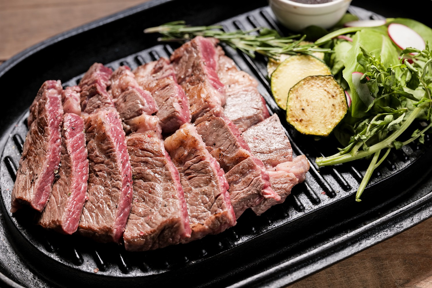 
                  国産飼料100％で育てた 山形村短角牛「厚切り！リブロースステーキ300ｇ」いわて 山形村 短角牛 牛肉 牛 リブロース 厚切り 300g ステーキ 国産飼料100％ 希少 貴重 数量限定 人気 BBQ バーベキュー パック 冷凍
                