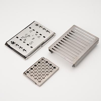 ふるさと納税 戸田市 笑's コンパクト焚き火グリルB-6君 3点セット(B6君/専用ハードロストル/グリルプレート) |  | 01