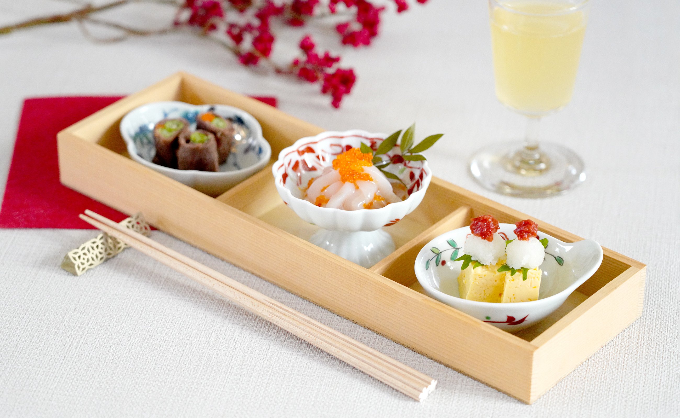 
            皓洋窯 有田焼 縁起豆皿3点セット 手描き ハレの日 祝 小皿 高台 3枚 皿 食器 うつわ 器 ギフト 贈り物 25000円 A25-263
          