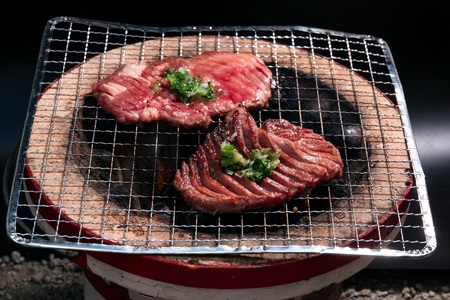 ＜厚切り牛タン(外国産)塩味1kg 500g×2P真空パック＞【MI273-hr】【肉の豊楽】