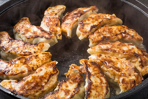 細挽きはご家庭の餃子パーティーで大活躍！豚肉100%の餃子にぴったりのジューシーな挽き肉です。