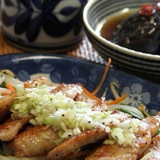 国産豚使用！豚トロ塩だれ 1,200g 国産豚 食感 脂身 秘伝 しおだれ フライパン ホットプレート 手軽 家庭 贅沢 お酒 つまみ おかず パーティー ジューシー 香ばしい F6T-572_イメー