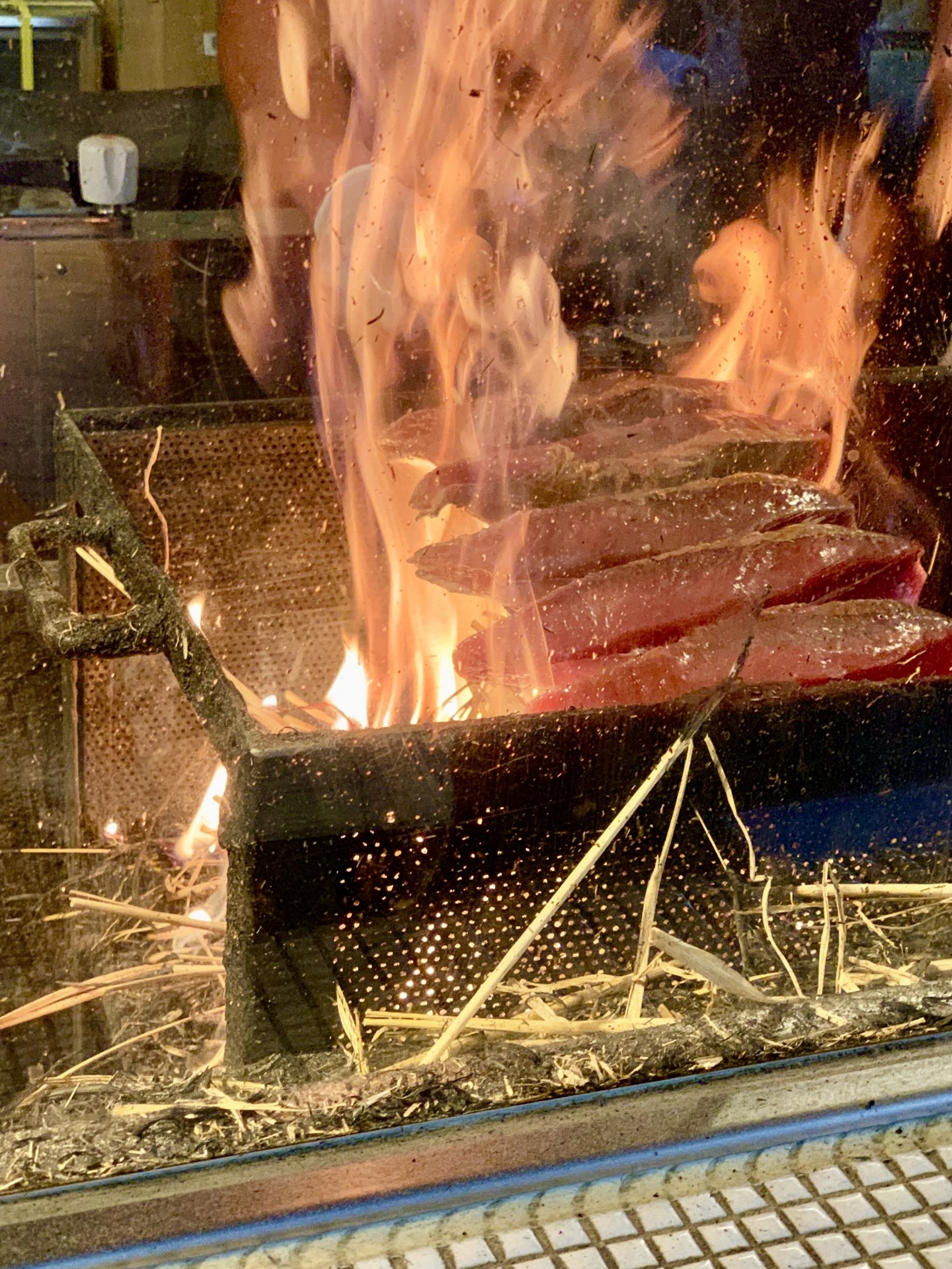 ※写真は藁焼きのイメージです