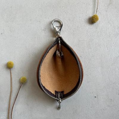 ふるさと納税 京丹後市 本革 【バナナキーケース】 牛革(ヌメ)キャメル 全長180mm 革小物職人が作るキーケース |  | 02