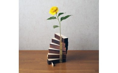 トドマツ一輪挿し