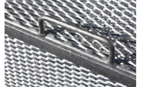 金属加工のプロがつくる「屋外用 ゴミ箱」(縦50cm×横50cm×高さ60cm) | 金属 メッシュ構造 【1140286】