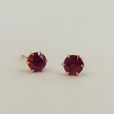 ふるさと納税 山梨県 【宝石の街 山梨甲府】K18ピンクゴールド　ビルマ産ラウンドルビー(トータル0.5ctUP)ピアス