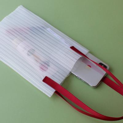 ふるさと納税 高松市 香川県産 プリーツバッグ・ストライプ・スモール[レッド1点]　軽やかで上品な透け感のあるバッグ |  | 01