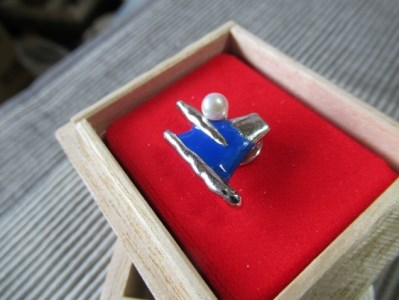 2-9-49　「富士山」ピンブローチ