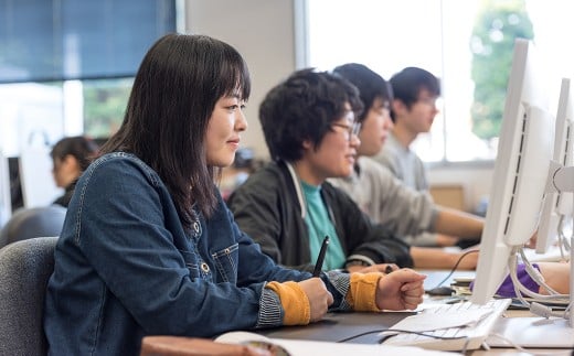 北上コンピュータ・アカデミーでは、IT技術を習得し地域の活性に貢献すべく、男女共に多くの学生が意欲的に学んでいます。