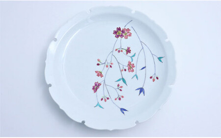 有田焼 雪輪皿22cm しだれ桜文【赤絵白磁硯処 雪月花】食器 うつわ 器 磁器 陶磁器 皿 飾り皿 プレート メインプレート 雪輪皿 雪輪 花 桜 さくら 手描き di015