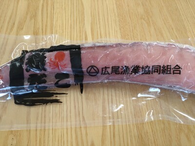 冷凍ゆでだこ（足）　1本　1.5kg以上【たこ　蛸　タコ　タコ足　たこ脚　マダコ　真蛸　まだこ　刺身　刺し身　ボイル　簡単　便利　冷凍　茹で　国産　太平洋産　無添加　北海道産】(0111)