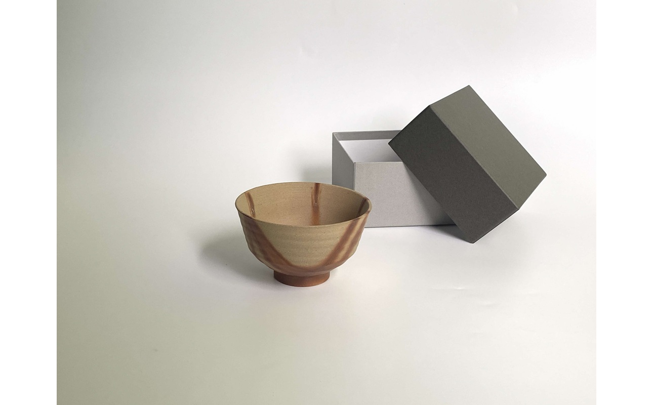 三石窯 茶碗 緋襷白・緋襷黒ペアセット【 地球にやさしい 再生素材 緋襷模様 セット ペア 陶器 】