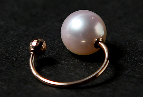 注目の旬アイテム♪アコヤ真珠イヤーカフ YG：B056-017