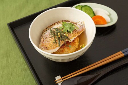 極旨!のど黒・鯛茶漬け(焼きおにぎり付)セット 4食分 簡単 時短 お手軽 お茶漬け 鯛茶漬け セット お取り寄せ グルメ 惣菜 4食 冷凍 簡単調理 贈答 贈り物 プレゼント ギフト 【1659】