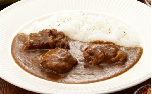 
熊野牛肉カレー辛口　4食 / 田辺市 熊野牛 ブランド牛 牛肉 牛肉カレー レトルトカレー レトルト レトルト食品 カレー セット
