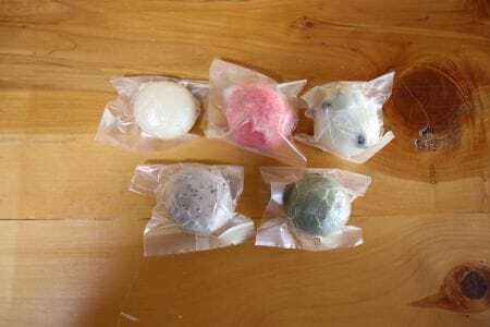 おもち５種セット（白餅・エビ餅・草餅、黒豆餅、黒米餅）