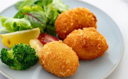 【全6回定期便】チキンクリームコロッケ 20個 1.1kg【有限会社丸伸商事】[AKFH037]