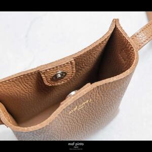 maf pinto (マフ ピント) ミニショルダー バッグ サコッシュ コンパクト キャラメル ADRIA LINE レザー 本革 メンズ レディース ユニセックス 日本製