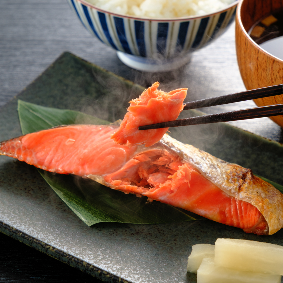 ＜はこだて自由市場　やな商店＞熟成甘塩「紅鮭」（個包装）8切【６ヵ月定期便】