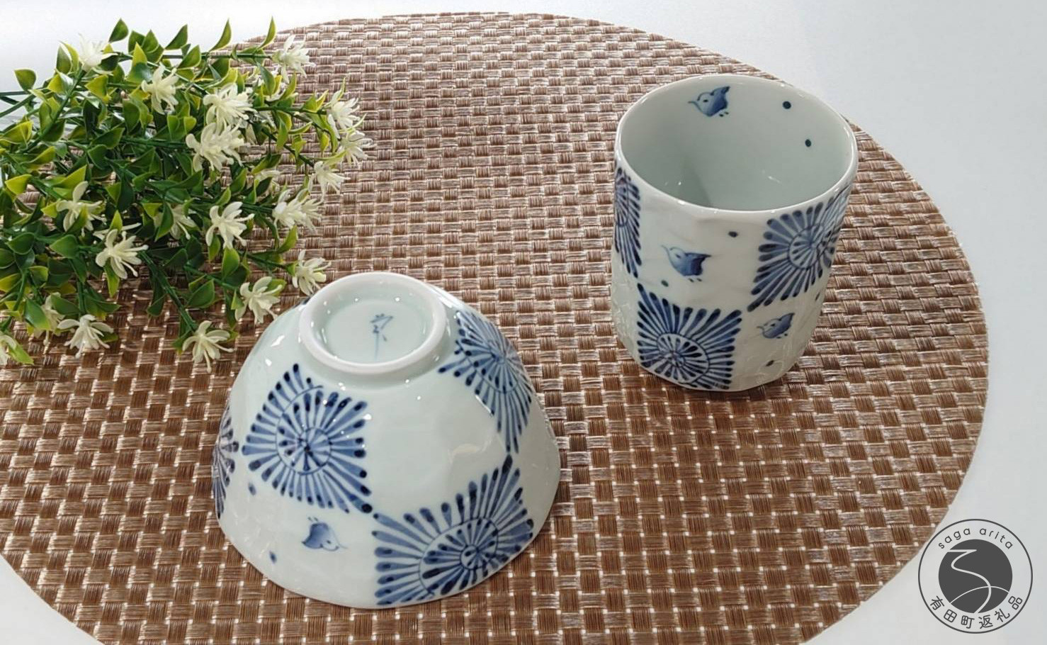 
            有田焼 惣太窯 市松蛸千鳥紋 お茶碗・お湯のみセット 白峰堂 食器 うつわ 器 持ちやすい 30000円 3万円 A30-663
          