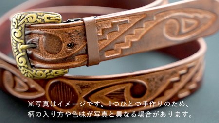 【 数量限定 】 牛革ベルト （インディアン（鷲の羽）模様・焦茶かすれ染め） 【太さ35mm、厚さ3.7mm、長さ130cm】 牛革 牛 革 皮 ベルト 手作り ハンドメイド [BE018ya-L] 