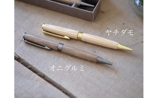 
A03 木製ボールペン1本
