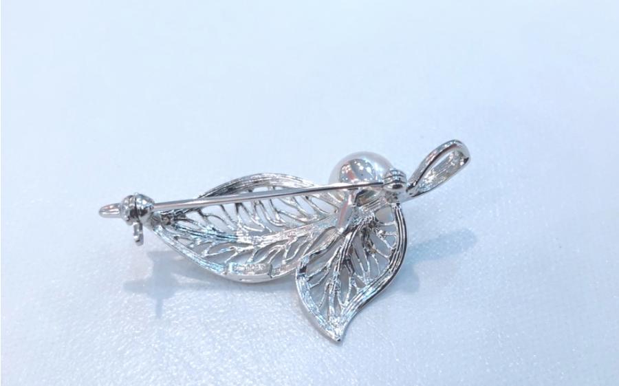 贈り物に人気アコヤ真珠ブローチ留め具