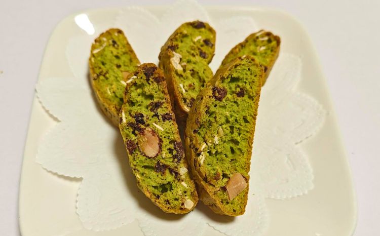 相模原市で栽培しているオリーブの葉で作られているビスコッティ