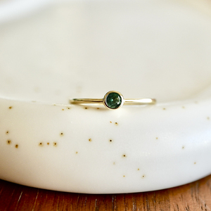 【ジュエリー】K10 イエローゴールド エメラルド 一粒石 リング 指輪 保証書付 NR-1869