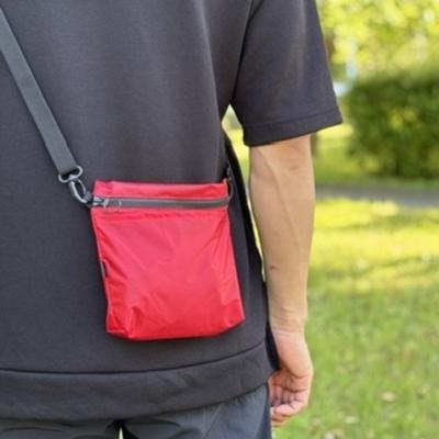 ふるさと納税 名古屋市 【赤】ポケット付き軽量ナイロンショルダーバッグ　サコッシュ　撥水ポシェット