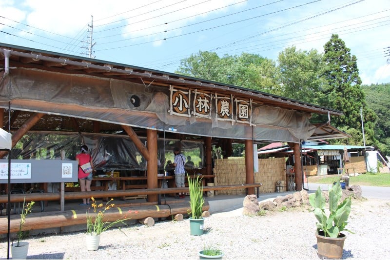 とうもろこしの旬の夏場には、行列ができる、もろこし街道の人気店です。