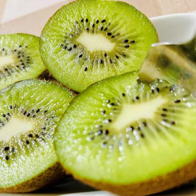 ふるさと納税 春日部市 【ヘイワード12玉】贈答用中箱 大晴農園のキウイフルーツ |  | 02