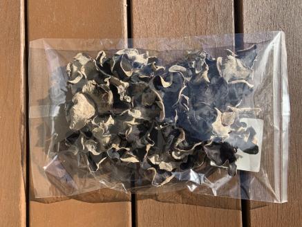 無添加無農薬の乾燥原木シイタケ2袋とキクラゲ1袋の満足セット　A-A12　東近江市あらゆる場面で木を使う推進協議会
