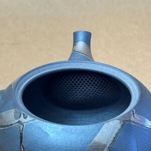 徳太作　15号黒長丸銀彩急須　9-121｜陶器 やきもの 焼き物 手作り 職人 丸よ小泉 愛知県 常滑市