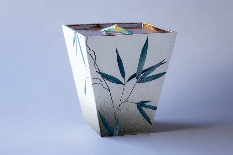 
            23-204　網田蒼土窯　竹文水差　共箱　熊本県伝統的工芸品
          