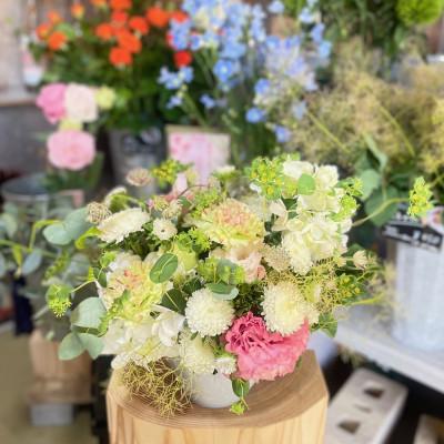 ふるさと納税 大刀洗町 季節の生花で彩るお供えアレンジメント〜偲ぶ〜 |  | 01