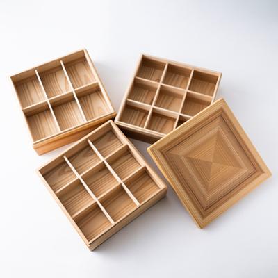 ふるさと納税 智頭町 森の宝箱(木目が美しい智頭杉の3段箱) |  | 01