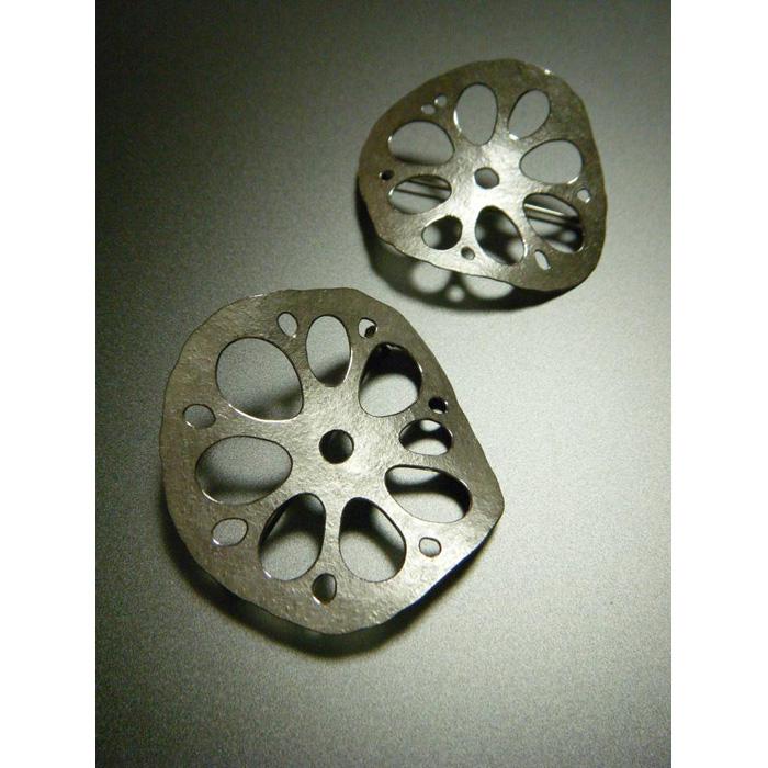 【ふるさと納税】【金工】お野菜チップス「レンコン」ブローチ兼ネックレストップ | アクセサリー ネックレス ファッション 蓮根 伝統 工芸 おしゃれ オシャレ 装飾 水引 贈答 贈り物 ギフト 金沢 石川