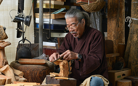 【鹿児島県指定伝統的工芸品】薩摩つげ櫛(解櫛)　彫椿・手作り布ケースセット(喜多つげ制作所/053-1116)