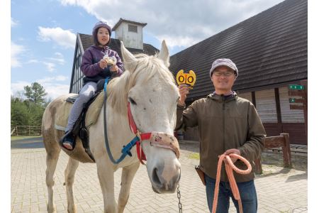 健康にいい！癒し効果もある！誰でも乗馬が楽しめる引き馬無料券_S55