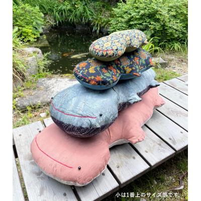 ふるさと納税 朝来市 オオサンショウウオ 抱き枕(小) |  | 01