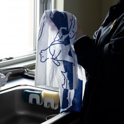 ふるさと納税 斜里町 知床トコさん×かまわぬ 手ぬぐい 【トコさん鮭】青 |  | 02