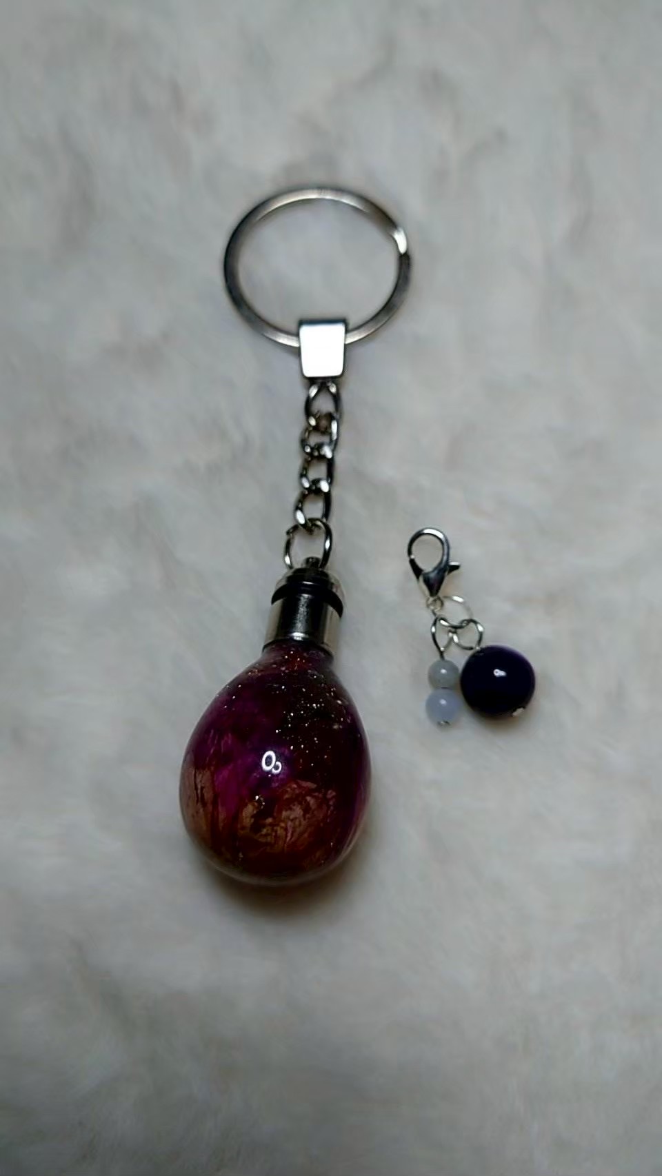 フラワーキーホルダー /レジン製キーホルダー 天然石 ハンドメイド アクセサリー