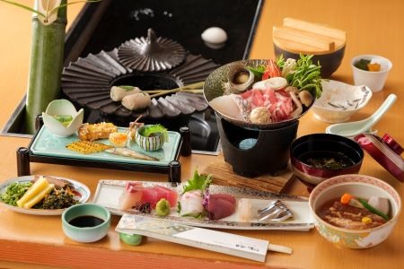 1泊2食付ペア宿泊券 吟松 平日限定プラン 海側12.5帖和室 吟松 IB079-001 宿泊券 宿泊券
