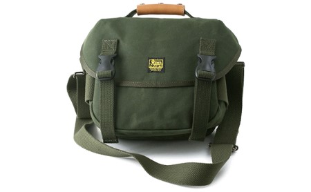 Free Free Shoulder　バンナイズ 帆布 グリーン バッグ 自由 バックル ファッション カバン 