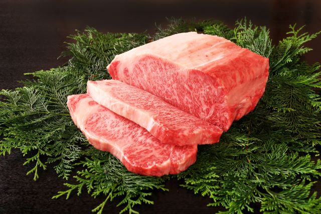 
【近江牛 ステーキ用(サーロイン2枚)】肉 牛肉 ステーキ ブランド牛 三大和牛 和牛 黒毛和牛 国産 バーベキュー 贈り物 ギフト プレゼント 冷凍 滋賀県 竜王
