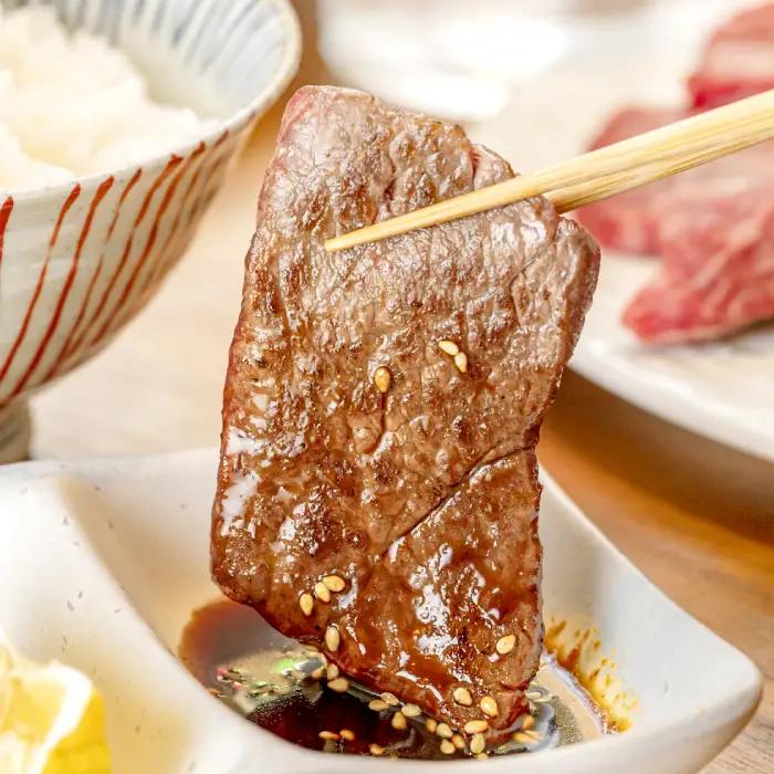 【冷蔵配送】全国大会W受賞！奥出雲和牛肩ロース焼肉の定期便800g×3回 （毎月21日お届け）【牛肉 定期便 肩ロース焼肉 800g 3回 焼肉 人気 冷蔵 国産 奥出雲和牛 黒毛和牛 ブランド牛 贅