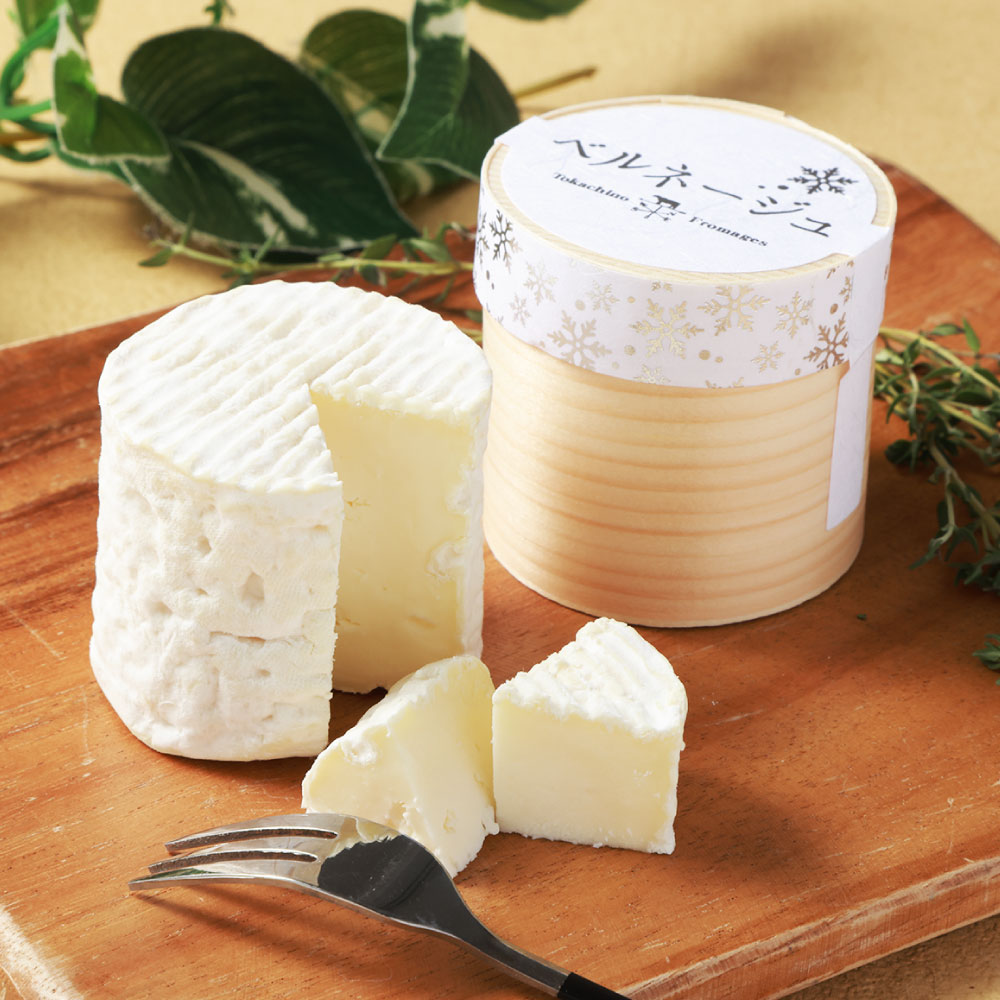 【ふるさと納税】＜選べる定期便＞ベルネージュ 70g×6個セット 計18個 36個 1ヶ月毎 3回 6回 チーズ 生クリーム入り 白カビタイプ おつまみ お酒のお供 おやつ 乳製品 冷蔵 国産 北海道 中札内村 送料無料 [027-0115]