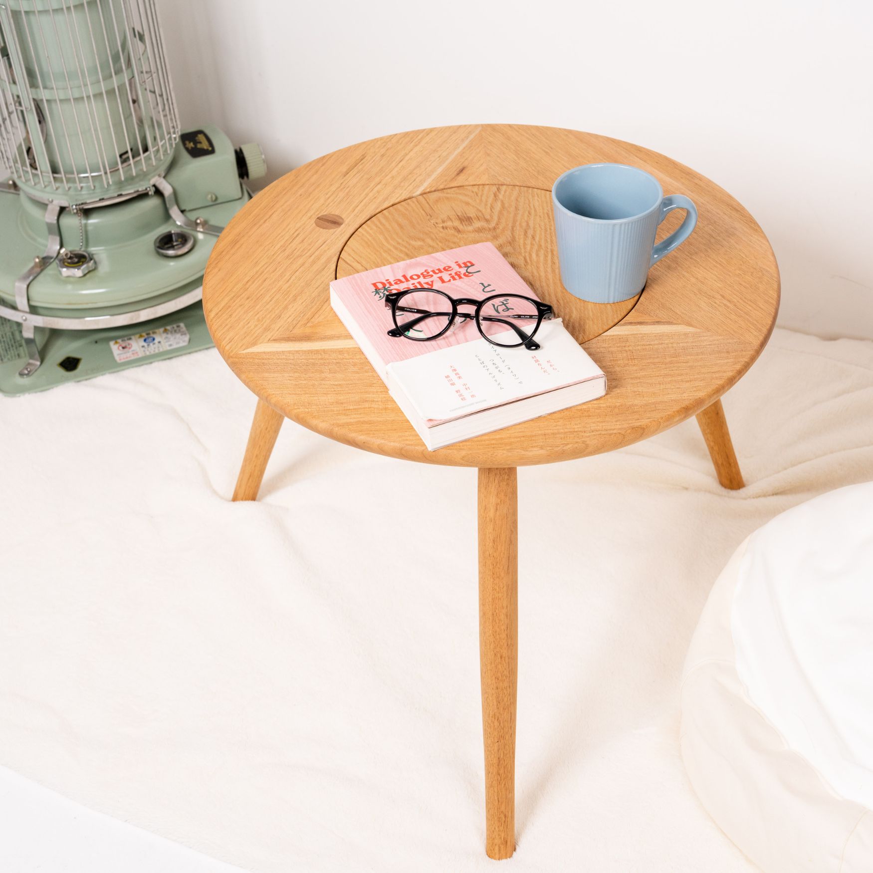 【ふるさと納税】サイドテーブル 円テーブル 円卓 ヒーターテーブル 国産くるみ インテリア 家具 木製家具 テーブル キャンプ アウトドア [Q1854]